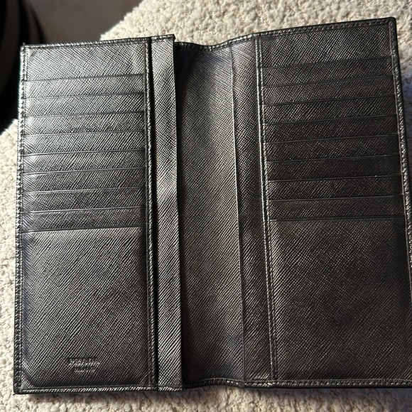 BLACK PRADA BIFOLD MILANO SAFFIANO LONG WALLET, EUC - Picture 3 of 10
